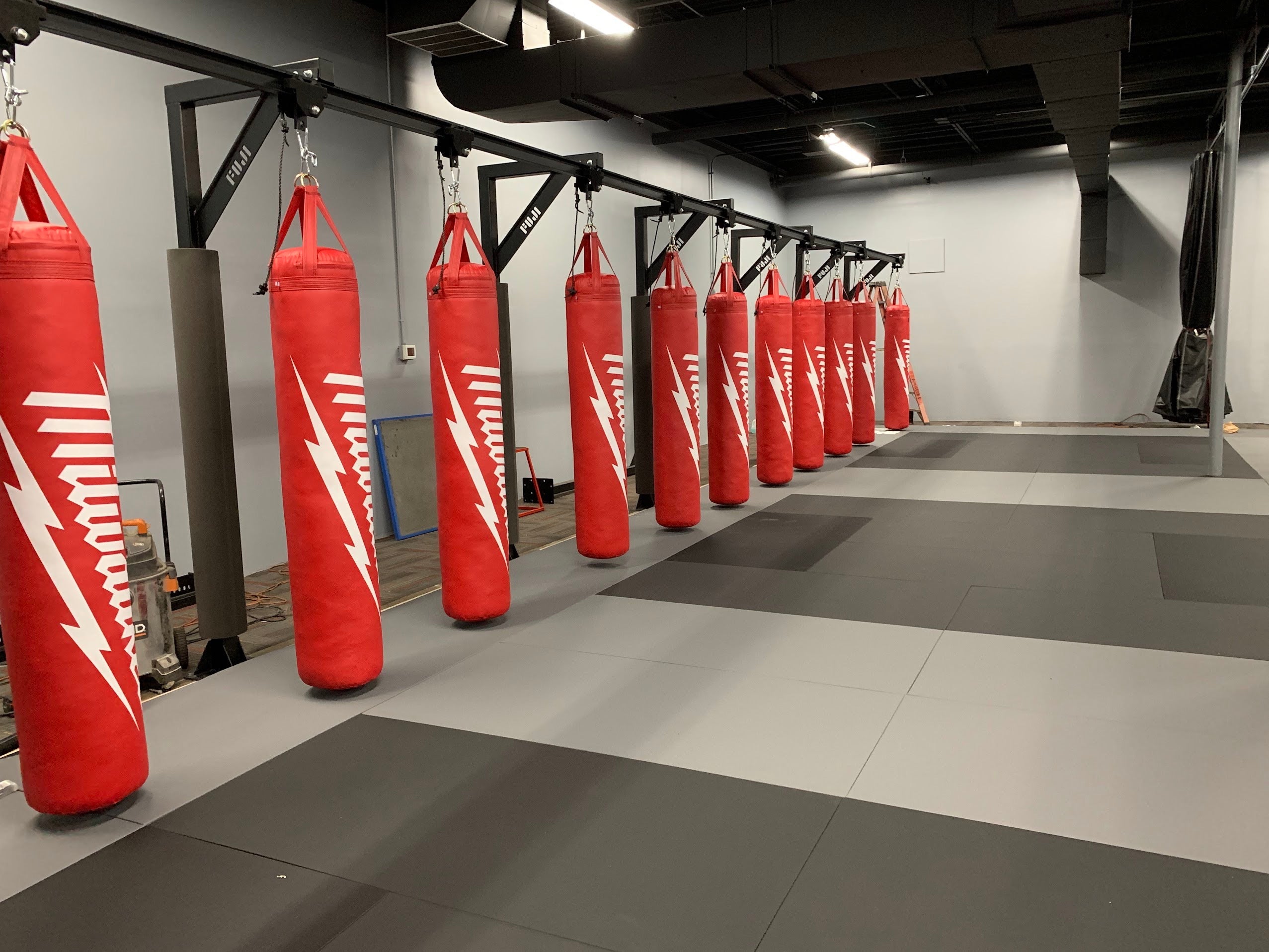 How to Hang a Punching Bag: Best Methods for Home & Gym Heavy Bag Set ...