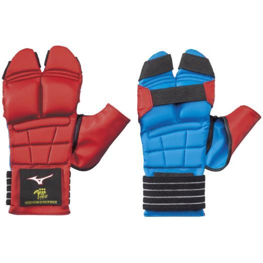 Mizuno Reversible Karate Gloves for karate training, view 2
