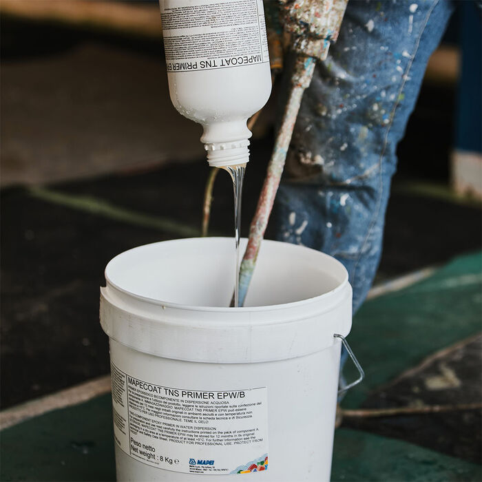 Mapei Mapecoat TNS Primer EPW being mixed
