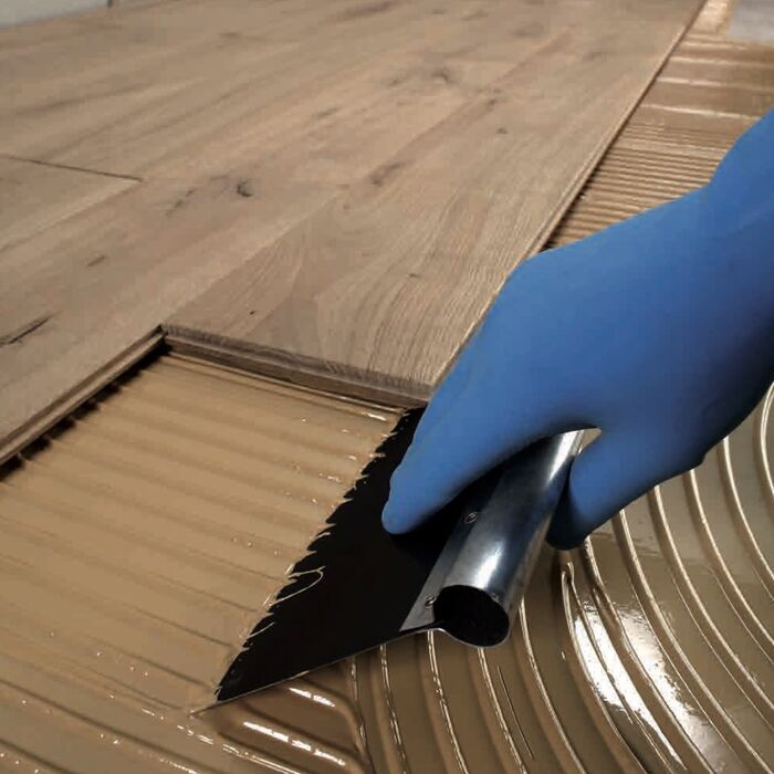 Mapei Ultrabond Eco S955 1K wood floor adhesive being applied